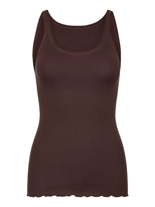 Rosemunde Belle singlet i silke og bomull i new white – lett og luksuriøs undertøystopp for kvinner