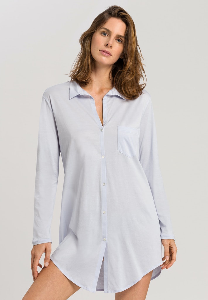Hanro Cotton de Luxe nattskjorte i blue glow – klassisk nattskjorte i bomull for kvinner